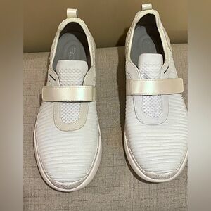 Rockport White & Champaign Slip-On Sneakers with velcro strap, size 9